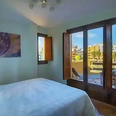 Bright Penthouse With Spacious Solarium Punta Prima شقة