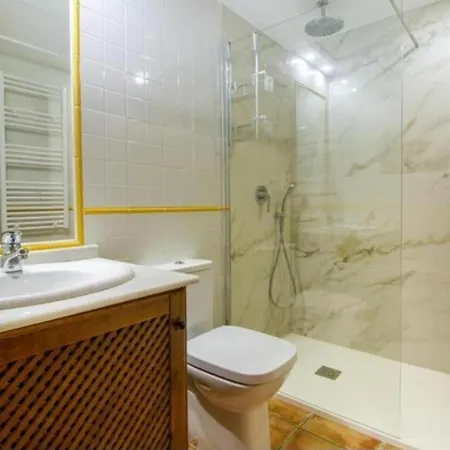 شقة Bright Penthouse With Spacious Solarium Punta Prima تورّيفيِخا